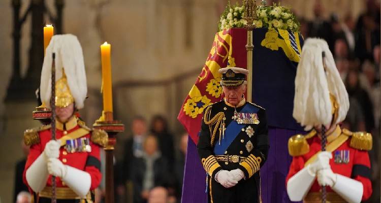 Έτσι θα γίνει η στέψη του βασιλιά Καρόλου | Το Μπάκινγκχαμ ανακοίνωσε τις λεπτομέρειες της τελετής