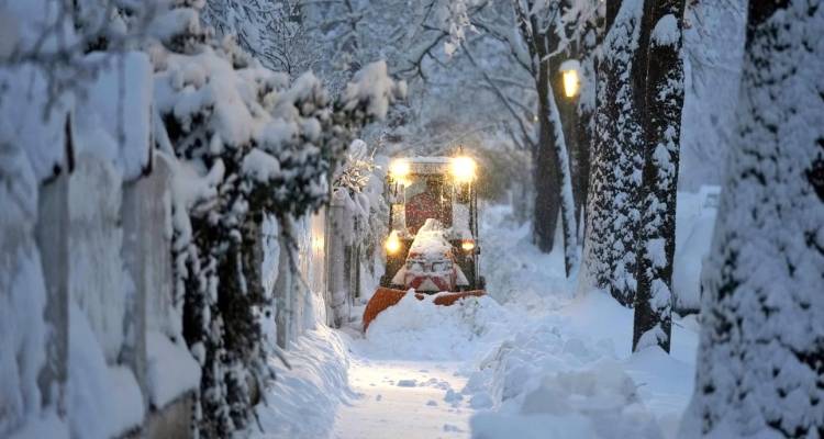 Άνω-κάτω η κεντρική Ευρώπη από τον χιονιά | Χάος στις μετακινήσεις, διακοπές ρεύματος