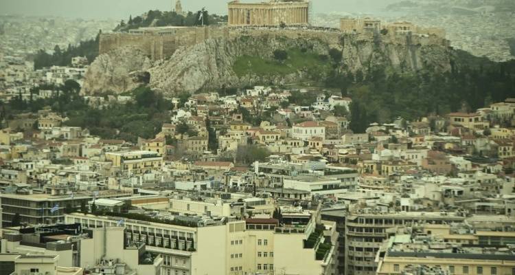 Ένα πέπλο αφρικανικής σκόνης πάνω από την Αθήνα | Έρχεται και νέο κύμα από Κυριακή, δείτε εικόνες
