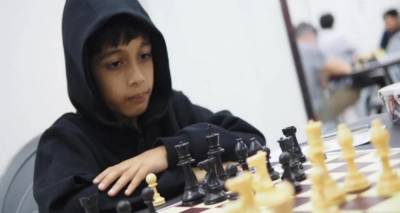 Απίστευτο: Οκτάχρονος νίκησε γκραντ μετρ στο σκάκι | Παγκόσμιο ρεκόρ στην Ελβετία