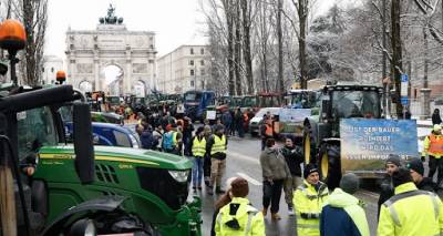 Γερμανία: Διαδηλώσεις από 10.000 αγρότες ενάντια στην κυβέρνηση Σολτς στο Βερολίνο