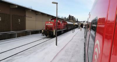 Γερμανία: Σφοδρή χιονόπτωση και παγωμένη βροχή παραλύουν αεροπορικές και σιδηροδρομικές συγκοινωνίες